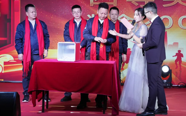 黄石部落先锋(中国)2024年终晚会：凝心聚力，共创辉煌！